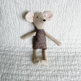 8" Sand XOXO Mouse in Gray