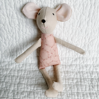 8" Sand XOXO Mouse in Pink