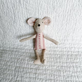 8" Sand Heart Ribbon Mouse in Berry