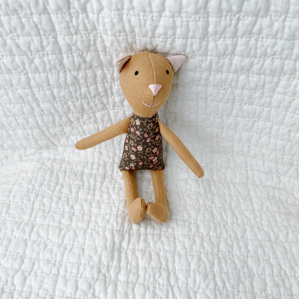 8" Honey Calico Cat in Brown Thatch